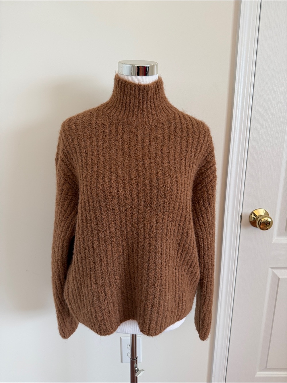 Women’s Calvin Klein Ribbed Brown Turtleneck Sweater. Size S.